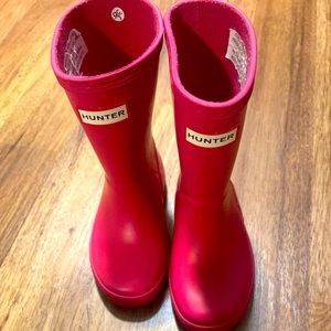 Hunter boots worn twice. Pet free smoke free home.